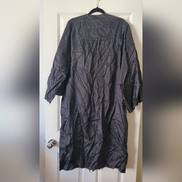 Jostens Cap & Gown 🎓✏️ - Picture 7 of 8